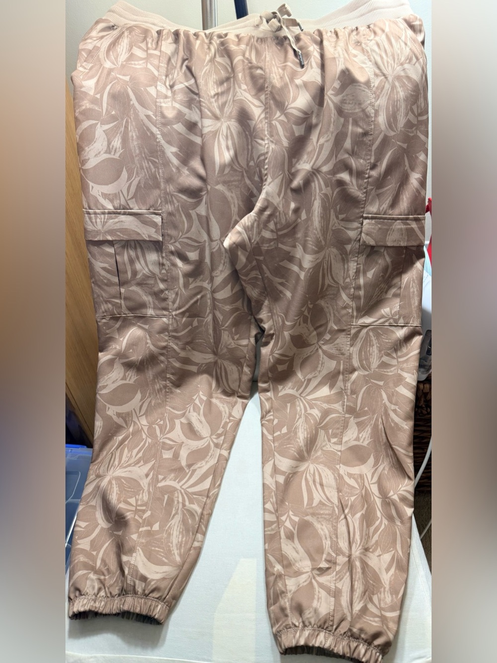 Women's Floral Cargo Joggers in Blush Taupe